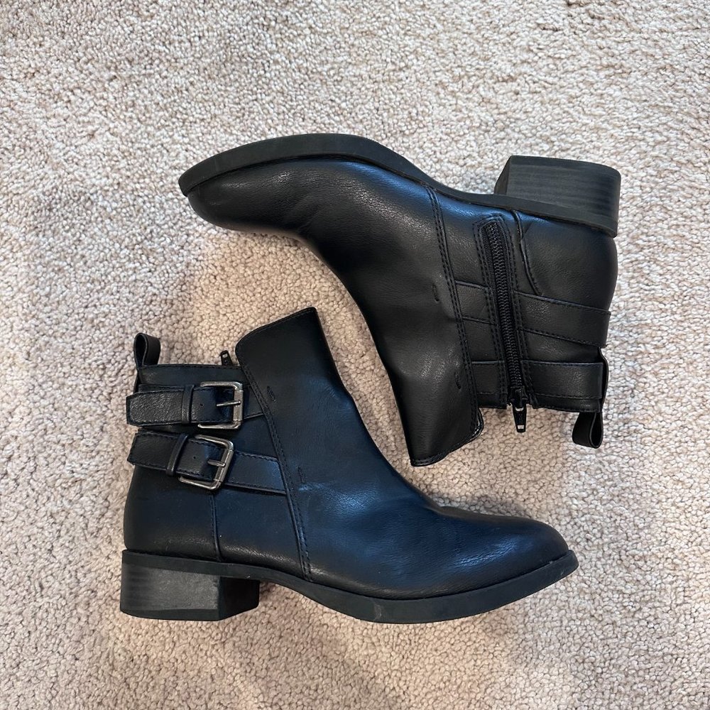 Women's Black Ankle Boots w/ Zipper (Size 6)